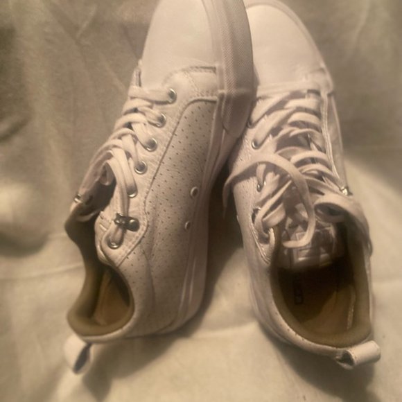 Men Converse All Stars Tennis Shoes - Picture 1 of 9